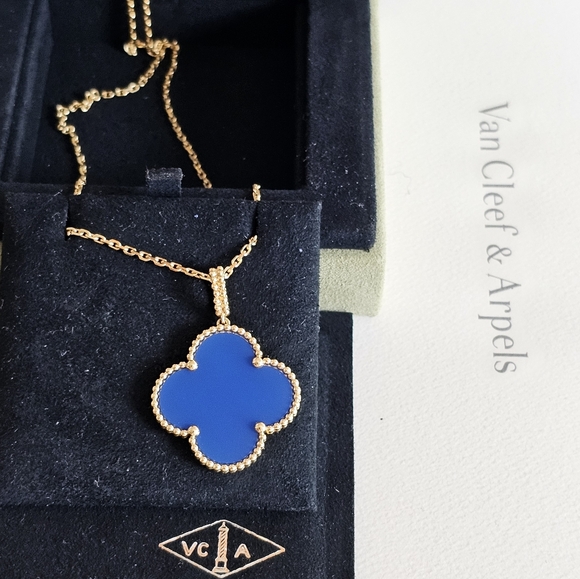 Van Cleef & Arpels Magic Alhambra Long Necklace 18k Yellow Gold Blue Agate 2023 - Picture 12 of 13
